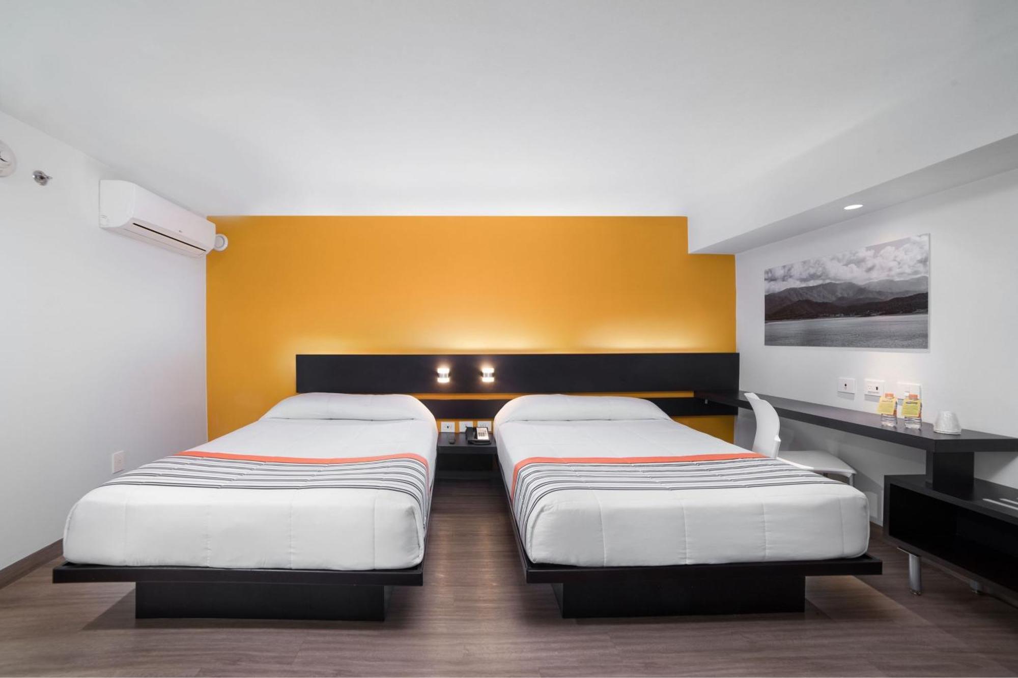 Express Junior By Marriott Ciudad De Sullivan Hotel